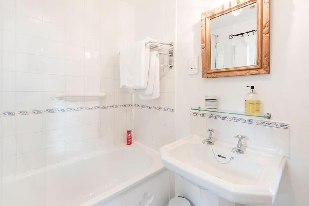Highfield Lodge ترينج المظهر الخارجي الصورة